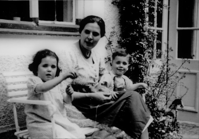 Abb. 4 Johanna Haarer mit ihren ältesten Kindern