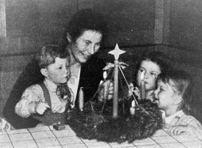 Abb. 5 Johanna Haarer mit ihren ältesten Kindern